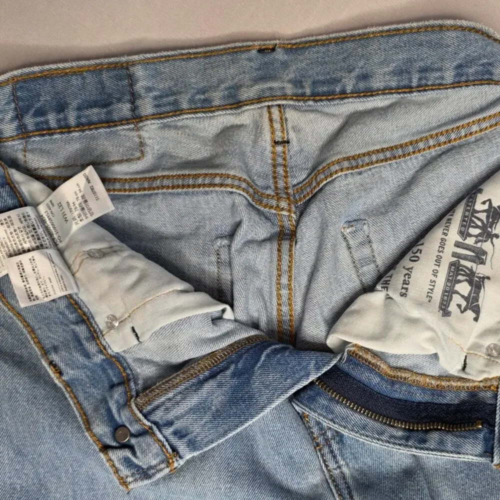 Levi's 505 light-wash straight-leg jeans Size 31